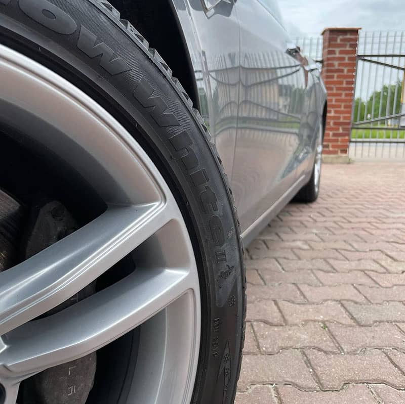 Profesjonalne malowanie felg Tesla w Warszawie