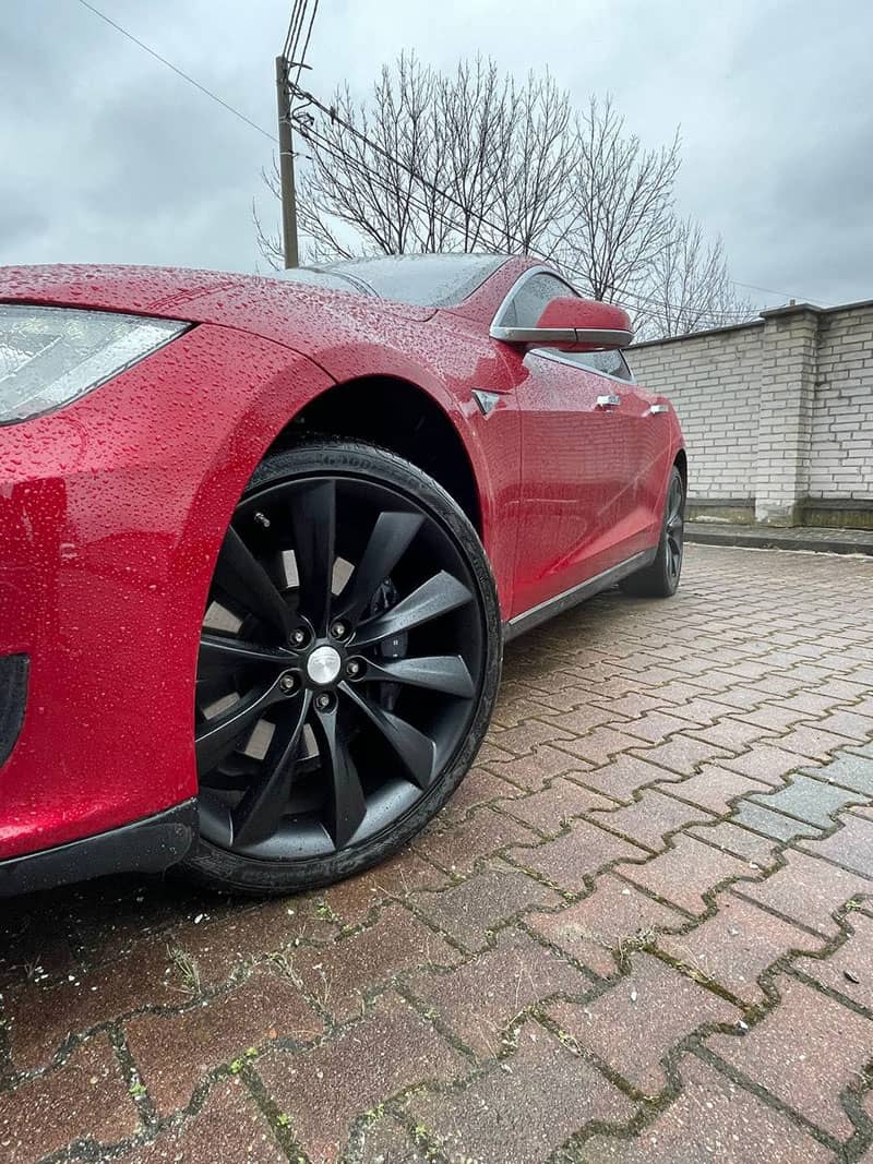 Renowacja felg Tesla w Warszawie