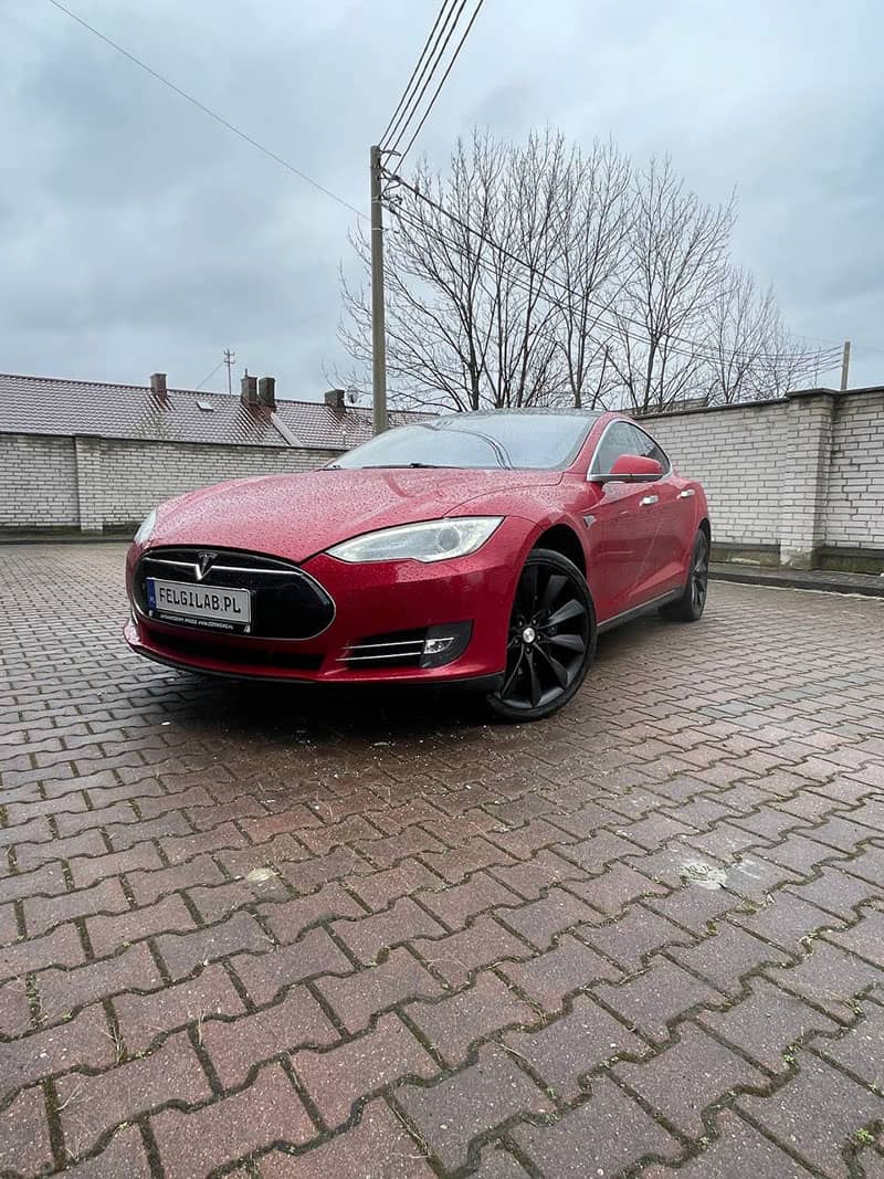 Renowacja felg Tesla w Warszawie