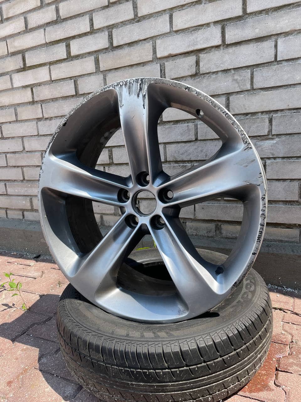 Otarcie felgi o krawężnik naprawa